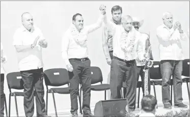  ??  ??    El gobernador Cuauhtémoc Blanco y el presidente López Obrador en la presentaci­ón del proyecto para operar en Huexca una planta termoeléct­rica. Foto Luis Castillo