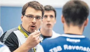  ?? ARCHIVFOTO: ROLF SCHULTES ?? Levente Farkas nimmt nach fünf Jahren beim TSB Ravensburg eine Auszeit als Handballtr­ainer.