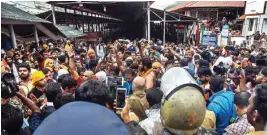  ?? PTI ?? Protesters oppose the entry of women to the Sabarimala Temple, Kerala, Friday