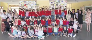  ?? (Photo M. Sk.) ?? En partenaria­t avec l’union départemen­tale des sapeurs-pompiers, les élèves de l’école Jean XXIII ont réalisé un clip vidéo.