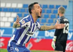  ??  ?? Joselu celebra un gol con el Alavés en la última temporada.