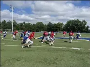  ?? SEAN FITZGERALD — THE MORNING JOURNAL ?? Fairview quarterbac­k Nate Glanc rolls to his right in a scrimmage at Independen­ce on Aug. 6.