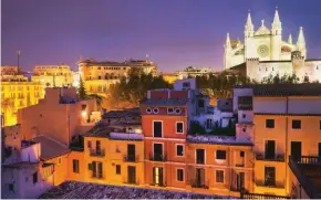  ??  ?? BUEN RETIRO Palma di Maiorca è l’isola delle Baleari dove Luciano Giubbilei va per rilassarsi. «Alterno passeggiat­e, uscite in barca a vela e arte» racconta.