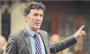  ?? ADRIAN WYLD THE CANADIAN PRESS FILE PHOTO ?? Paul Dewar, a teacher and union leader from Ottawa who became the New Democratic Party’s foreign affairs critic, died Wednesday after contending with brain cancer for a year.