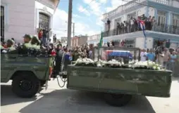  ?? JOE RAEDLE/GETTY IMAGES ?? A military jeep tows the casket of Fidel Castro in a journey across Cuba this week.