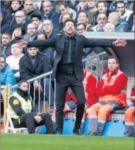  ??  ?? Simeone, en el Bernabéu durante el Madrid-Atlético.