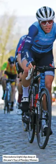  ??  ?? Niewiadoma (right) digs deep at this year’s Tour of Flanders Women