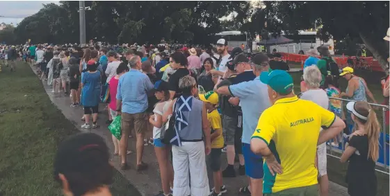  ?? Picture: NICHOLAS MCELROY ?? Spectators are caught in huge lines as they leave Carrara Stadium after the first athletics session yesterday.