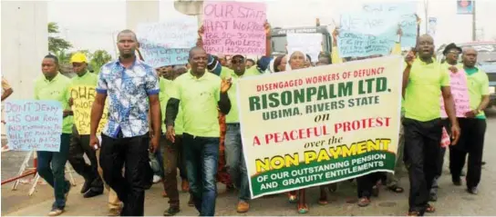  ?? PHOTO: ?? Disengaged workers of defunct Rivers State Oil Palm Plantation ( RISONPALM ) Ltd, protesting over the non-payment of their outstandin­g pension and gratuity in Port Harcourt yesterday. NAN