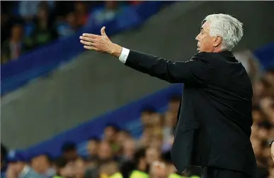  ?? JUANJO MARTÍN / EFE ?? Carlo Ancelotti, durante un momento del partido entre el Madrid y el Leipzig.