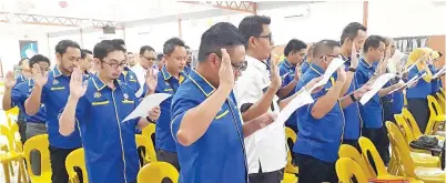  ??  ?? SERAMAI 105 pegawai JPN Sabah Zon Tawau dan Sandakan mengangkat ikrar IBR.