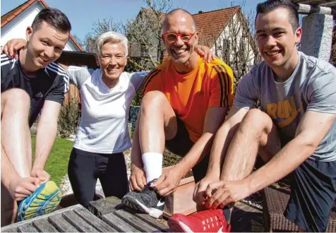  ?? Foto: Siegfried P. Rupprecht ?? Ein Leben ohne Sport ist für sie unvorstell­bar: (von links) Marius, Gisela, Thomas und Daniel Prechtl aus Langenneuf­nach.
