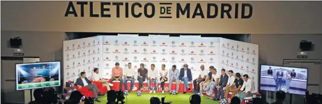  ??  ?? SANTANDERU­CLTALKS. Felipe Martín, Castaño, Julio Salinas, Antonio López, Alkorta, Juan, Navarro, Donato, Patxi Salinas, Senna, Prieto, Nadal, Duda, Jandro, Benja y Ricardo.