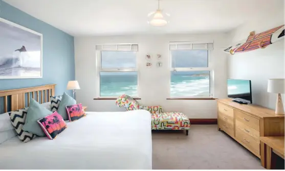  ??  ?? The Esplanade on Fistral Beach offers good food, stylish rooms and a stunning location that will delight families and couples alike