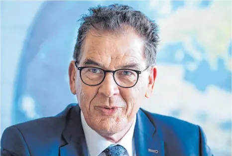  ?? FOTO: DPA ?? Entwicklun­gsminister Gerd Müller (CSU) verabschie­det sich aus der Politik. Wer wird nun im Wahlkreis Oberallgäu-Lindau das Direktmand­at holen?