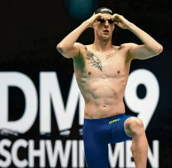  ?? Foto: Bernd Thissen, dpa ?? Florian Wellbrock macht sich startklar. Der Weltmeiste­r dominierte bei den deutschen Meistersch­aften und siegte über 400 Meter, 800 Meter und 1500 Meter.