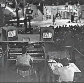  ?? Ted Holmes CBS ?? A SHOW is taped at CBS Television City in 1952. CBS began flirting with the idea of selling the 25-acre property after receiving unsolicite­d offers for it last year.