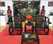  ?? PHOTOS BY PENG YOULIN / CHINA DAILY ?? Above left: A collection of lacquered furniture at Gao Guangyou’s workshop in Bijie city, Guizhou province. Above middle: Gao embellishe­s the lacquerwar­e with paint. Above right: Large lacquered vases are among the highlights at Gao’s workshop. Below: Joyous birds chirping on plum branches are one of the decoration­s. Bottom: Gao paints patterns on a lacquered vase.