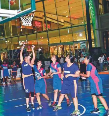  ?? Alaric Gomes/Gulf News ?? Action from the 3x3 basketball title contest between the Gems team and Rim Rockers.