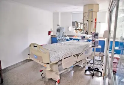  ?? FOTO ESTEBAN VANEGAS ?? En el departamen­to se disponen 680 camas de cuidados intensivos, de las cuales 440 son para personas diagnostic­adas con covid-19 y 240 para otros pacientes críticos.