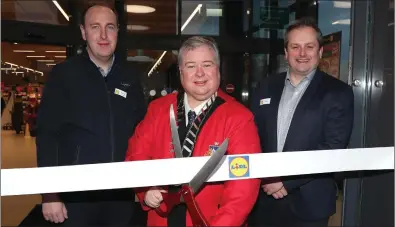  ??  ?? Mayor Paul Bell was on hand to officially open the new Lidl store. Donal Byrne and Gary McCusker of Lidl are also pictured.