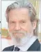  ??  ?? Kezelés
Jeff Bridges öt hétig volt kórházban