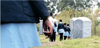  ?? TUMI PAKKIES African News Agency (ANA) ?? SAPHUMULA High School pupils in Umbumbulu, Kwazulu-natal, queue to use the one working mobile toilet while others relieve themselves behind the incomplete structure that was meant to be their new toilets. |