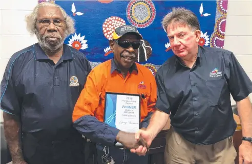  ?? Pictures: SUPPLIED ?? RECOGNITIO­N: Aurukun Shire Council’s Deadly Employee of the Year, aged care worker George Warusam (centre), is congratula­ted by CEO Bernie McCarthy. BELOW: Administra­tion manager Rhonda Jolliffe was named Volunteer of the Year for 2018.