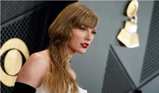  ?? ?? Taylor Swift arrive à la 66e cérémonie annuelle des Grammy Awards, le dimanche 4 février 2024, à Los Angeles.