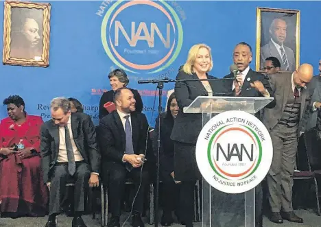  ?? TWITTER @THEREVAL ?? La senadora Kirsten Gillibrand, durante su intervenci­ón en Auditorium del National Action Network en Harlem, con motivo de la conmemorac­ión del Día de Martin Luther King Jr.