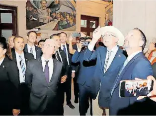  ?? MANOLO AGUIRRE /EL HERALDO DE CHIHUAHUA ?? Ken Salazar visitó Chihuahua acompañado de un equipo diplomátic­o de Estados Unidos