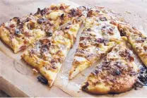  ?? J.M. HIRSCH/THE ASSOCIATED PRESS ?? This pizza-like pie draws its flavor from onions.