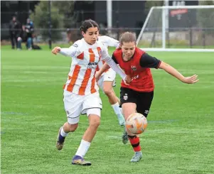  ?? | PHOTO : GAËLLE GERMAIN ?? Maëlys Louin et les Guingampai­ses reçoivent le FC Nantes.