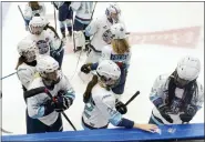  ?? JOHN WAWROW — THE ASSOCIATED PRESS ?? Members of the Florida Alliance prepare for their game against England at the Internatio­nal Peewee Tournament being played at the Videotron Centre in Quebec City on Sunday.