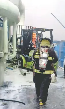  ??  ?? Alrededor de las 7:30 horas de ayer se recibieron los primeros reportes sobre la explosión en la empresa Divetro, que tras el percance fue clausurada.