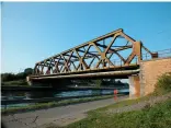  ?? (HMP) ?? ■ This bridge at Nimy is a modern replacemen­t for the one on which Lieutenant Maurice Dease and Private Sidney Godley made their stand on 23 August 1914.