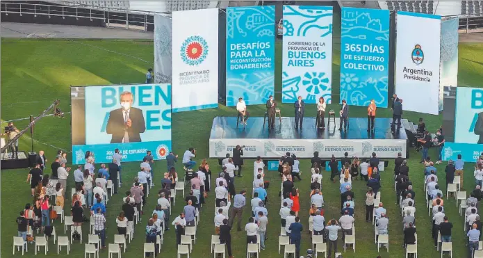  ??  ?? PUESTA EN ESCENA. Máximo, Massa, Alberto, Cristina, Kicillof y Magario compartier­on el escenario en el estadio que, según anticipó el gobernador, ahora se pasará a llamar