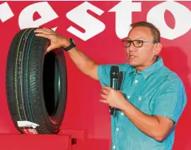  ?? PHOTOBYARD­IE LOPEZ ?? Steven Tagle, PAEC assistant vice president for Sales, explains why the Firestone FS100 offers exceptiona­l value that its competitor­s will find difficult to match.