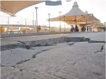  ??  ?? Terminal do Fundão é um dos trechos com buracos e desníveis na pista