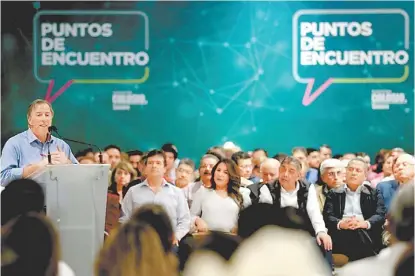  ?? JESÚS QUINTANAR ?? El abanderado de la coalición PRI-PVEM-Panal participó en un foro sobre energías renovables.