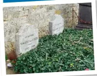  ??  ?? Vincent and Theo van Gogh’s graves in Auvers-sur-Oise, France.