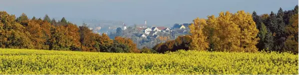  ?? Foto: Karl Aumiller ?? Ein Blick aufs Kesseltal. Am Wochenende fand der Bayerische Heimattag in Dillingen statt. Dazu gehörte auch eine Fotoausste­llung zum Motto „Stadt, Land, Fluss“, die Bilder aus dem Landkreis Dillingen zeigt. Die Ver nissage fand in der Dürnitz im...