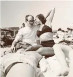  ??  ?? Aριστερά: Ο Πικάσο με την κόρη του Μάγια, 1944. Δεξιά: Ο Αντι Γουόρχολ με την Κορίν Κέσλερ στην παραλία του Νεοϋορκέζι­κου Fire Island, 1949.