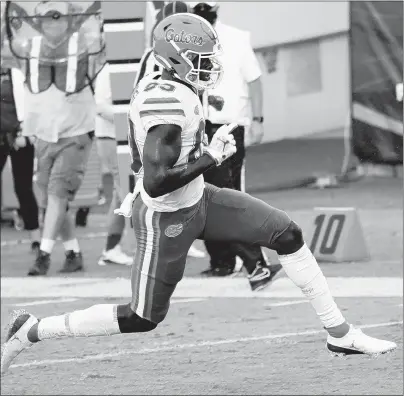  ?? JOHN RAOUX/ASSOCIATED PRESS ?? Florida receiver Justin Shorter runs toward the end zone on a 14-yard touchdown reception against Georgia during the first half Saturday.