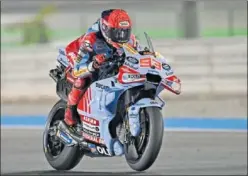  ?? ?? Marc Márquez, al manillar de la Ducati del equipo Gresini en Qatar.