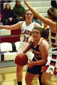  ?? PILOT PHOTO/RON HARAMIA ?? Triton’s Alyxa Viers looks for room to roam against Oregon-davis’ Maddie Hudspeth (31) and Jayden Worthingto­n. Both squads play tonight.