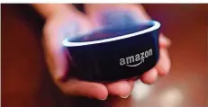  ?? FOTO: AP PHOTO/MIKE STEWART ?? Die günstigste Variante der smarten Lautsprech­er von Amazon ist der nur gut acht Centimeter breite Echo Dot.