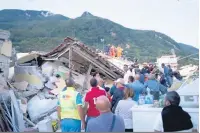  ?? Eliano Imperato/AFP ?? Pelo menos duas pessoas morreram após o terremoto na ilha de Ischia, onde moram 60 mil pessoas