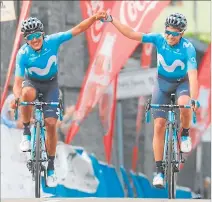  ??  ?? Compañeros. Carapaz (i) y Landa compitiero­n juntos en el pasado Giro de Italia.