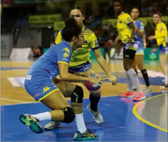  ?? (Photos Laurent Martinat, Valérie Le Parc, Franck Fernandes) ?? Sabrina Zazai et les Toulonnais­es devront livrer une grosse bataille pour l’emporter ce soir à Nice.